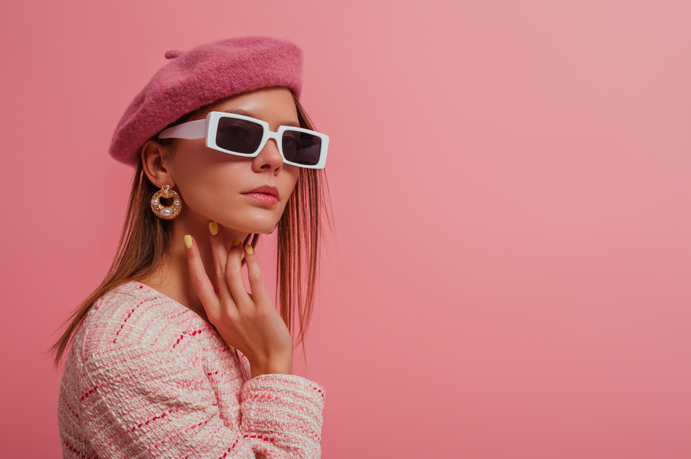 Fashionable,,Elegant,Woman,Wearing,Classic,Beret,,Stylish,Rectangle,White,Frame