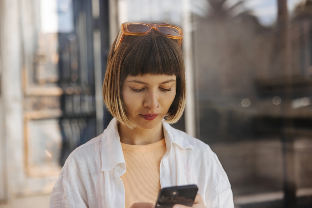 Close,Up,Focused,Young,Caucasian,Woman,Typing,Text,On,Phone