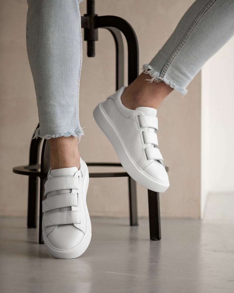 Velcro,White,Sneakers.,Woman,In,Jeans,Is,Sitting,On,Chair