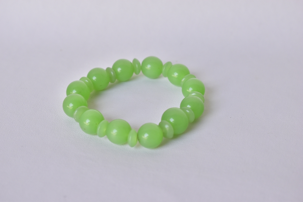 Natural,Giok,Gemstone,Beaded,Bracelet,Display,On,White,Background.,Handmade