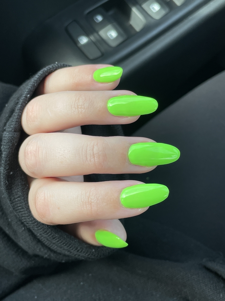 Bright,Neon,Green,Manicure,On,Almond-shaped,Nails.,Ugc,Nail,Photo