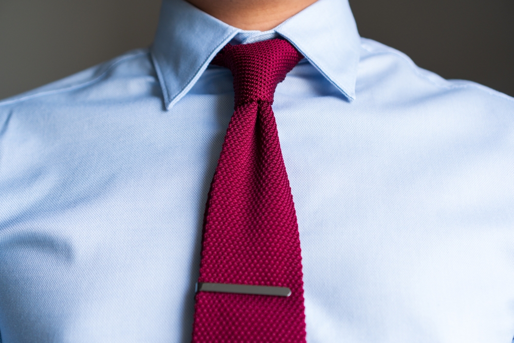 Burgundy,Knitted,Necktie,Is,Tied,In,Four-in-hand,Knot,With,Single